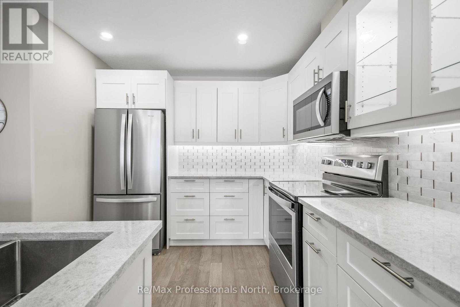 403 - 110 Steamship Bay Road, Gravenhurst, Ontario  P1L 1Z9 - Photo 5 - X12775572