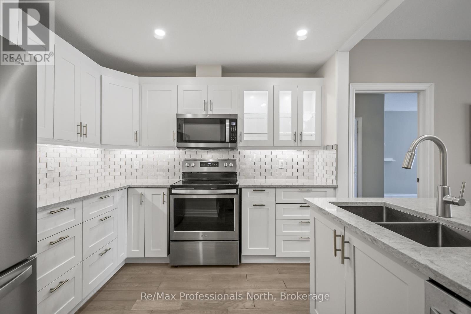 403 - 110 Steamship Bay Road, Gravenhurst, Ontario  P1L 1Z9 - Photo 6 - X12775572