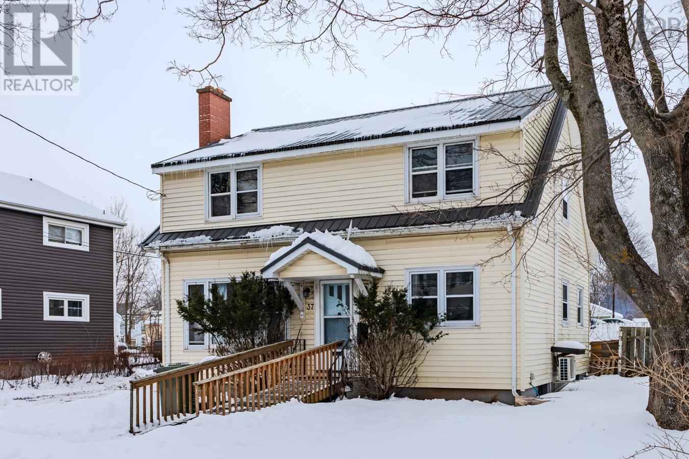 37 Queen Street, Truro, Nova Scotia  B2N 2A9 - Photo 1 - 202602506