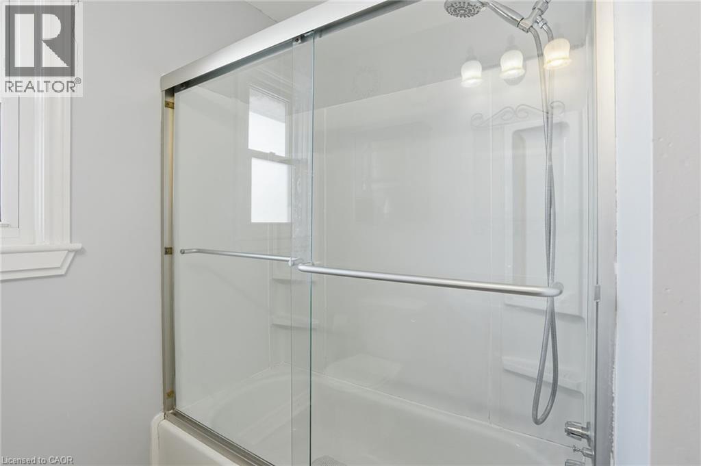 363 East 14th Street, Hamilton, Ontario  L9A 4C3 - Photo 20 - 40804232