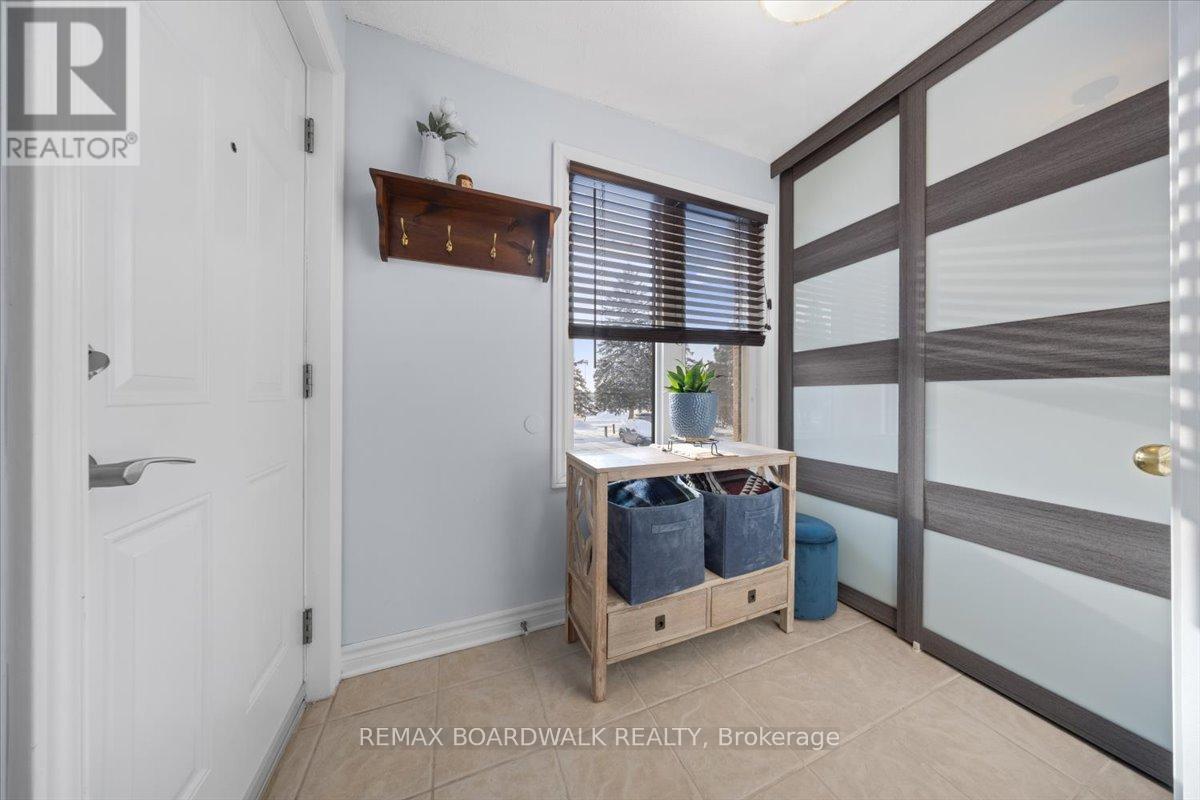 6623a - 6623 Bilberry Drive, Ottawa, Ontario  K1C 4N5 - Photo 2 - X12775520