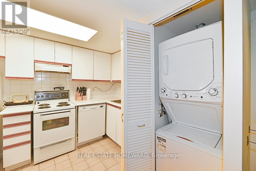 204 - 15 Maitland Place, Toronto, Ontario  M4Y 2X3 - Photo 18 - C12766674