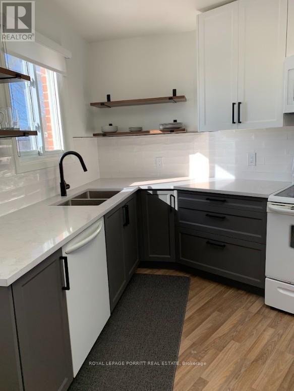 3 - 4 Fortieth Street, Toronto (Long Branch), Ontario  M8W 3M9 - Photo 6 - W12700296