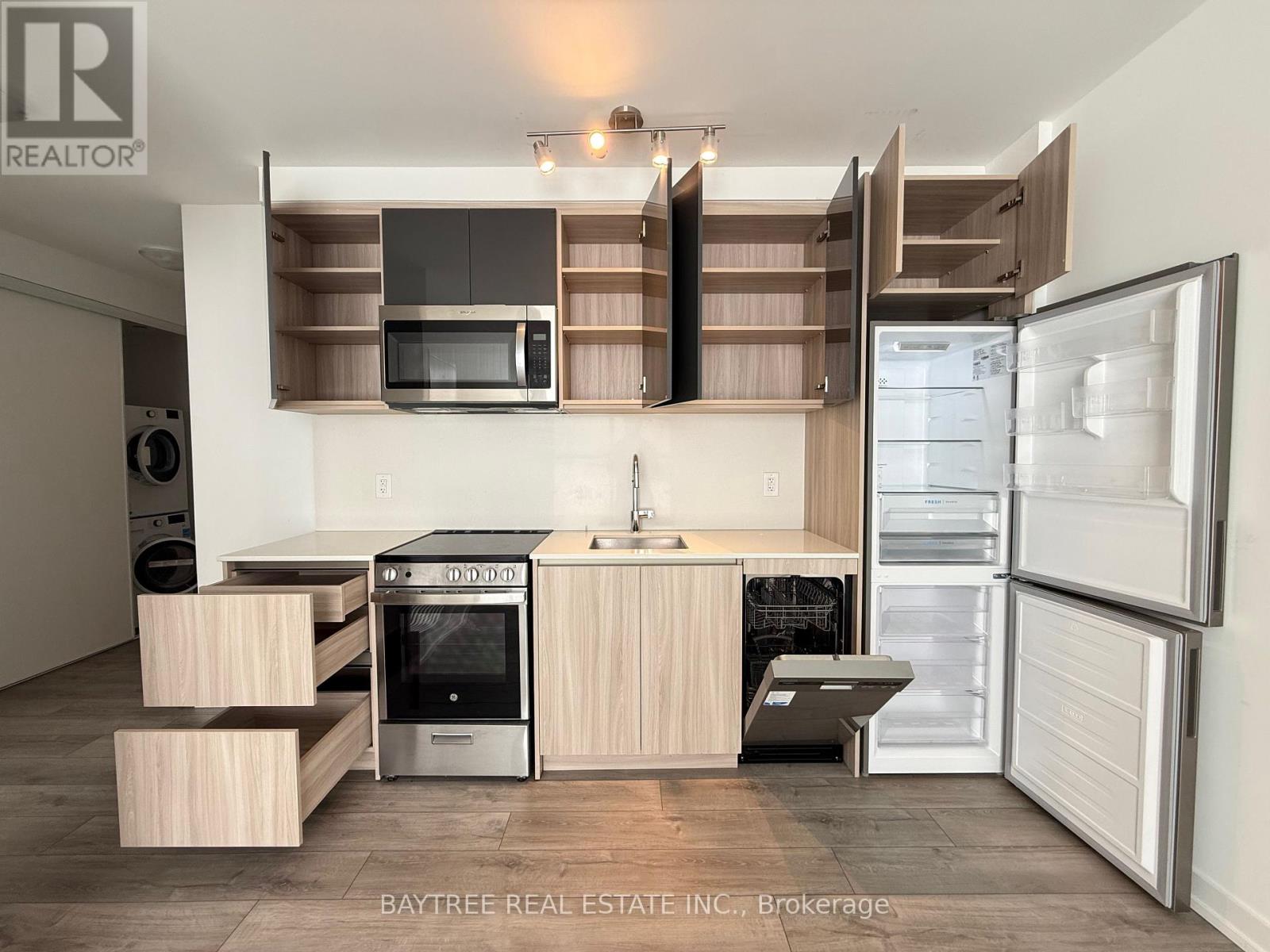 1106 - 3100 Keele Street, Toronto (Downsview-Roding-Cfb), Ontario  M3M 0E1 - Photo 3 - W12707586