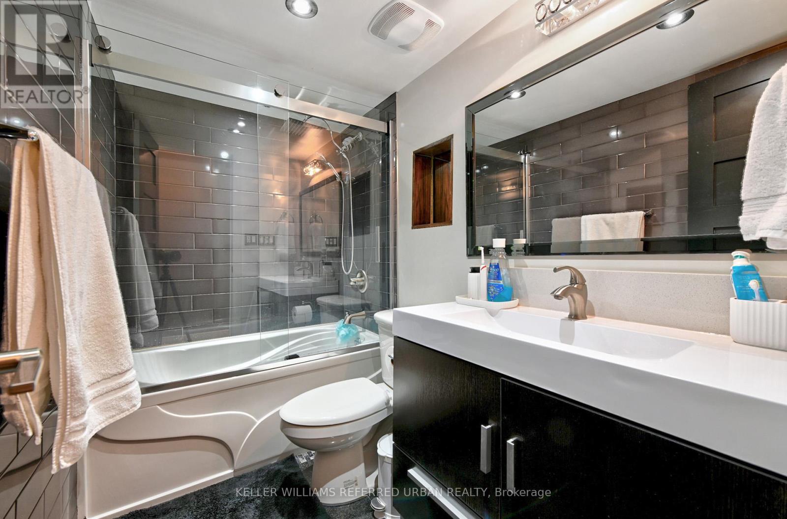 1411 - 11 Wincott Drive, Toronto, Ontario  M9R 2R9 - Photo 19 - W12763342