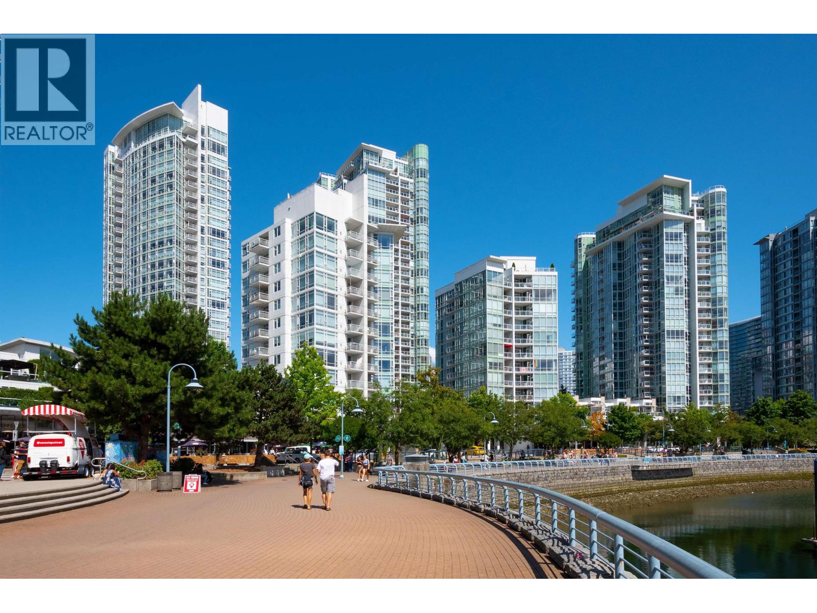 Listing Picture 30 of 33 : 2105 193 AQUARIUS MEWS, Vancouver / 溫哥華 - 魯藝地產 Yvonne Lu Group - MLS Medallion Club Member