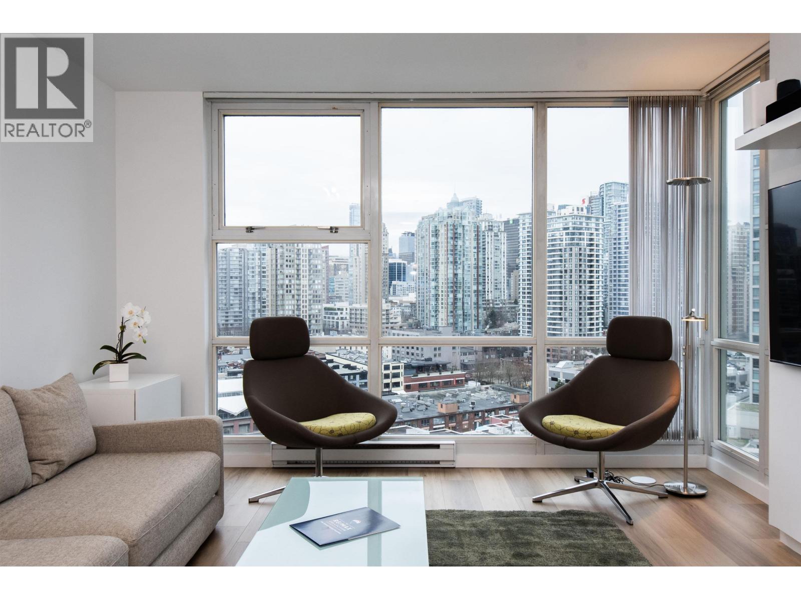 Listing Picture 3 of 33 : 2105 193 AQUARIUS MEWS, Vancouver / 溫哥華 - 魯藝地產 Yvonne Lu Group - MLS Medallion Club Member