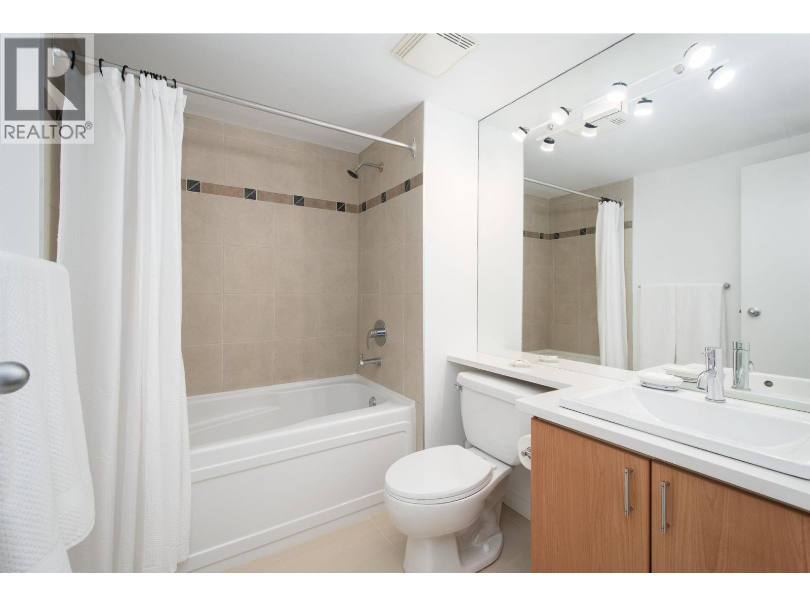 Listing Picture 17 of 33 : 2105 193 AQUARIUS MEWS, Vancouver / 溫哥華 - 魯藝地產 Yvonne Lu Group - MLS Medallion Club Member