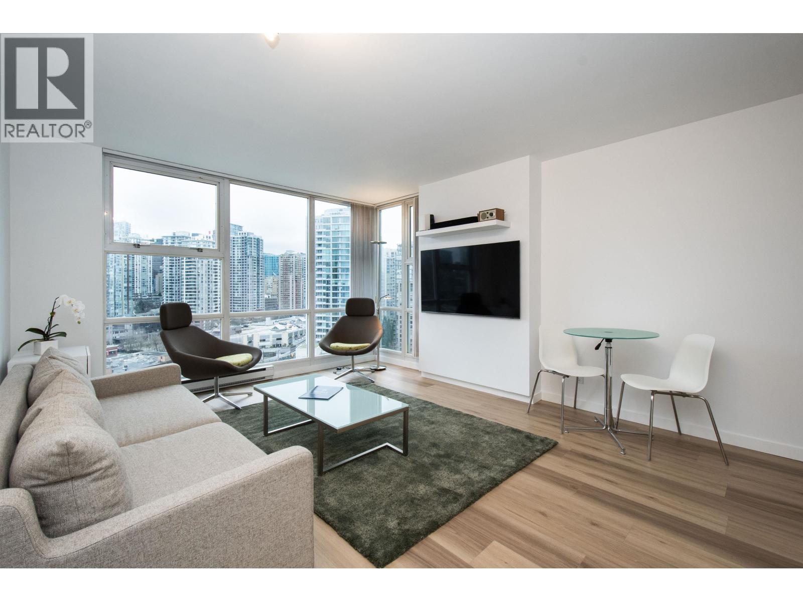 Listing Picture 4 of 33 : 2105 193 AQUARIUS MEWS, Vancouver / 溫哥華 - 魯藝地產 Yvonne Lu Group - MLS Medallion Club Member