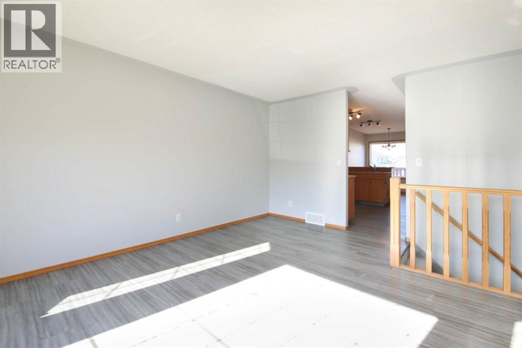 33 Duckering Close, Red Deer, Alberta  T4R 2Z3 - Photo 8 - A2284742