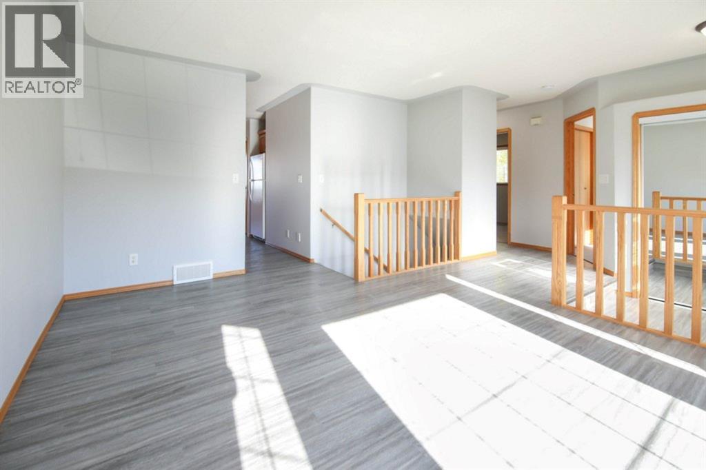 33 Duckering Close, Red Deer, Alberta  T4R 2Z3 - Photo 7 - A2284742