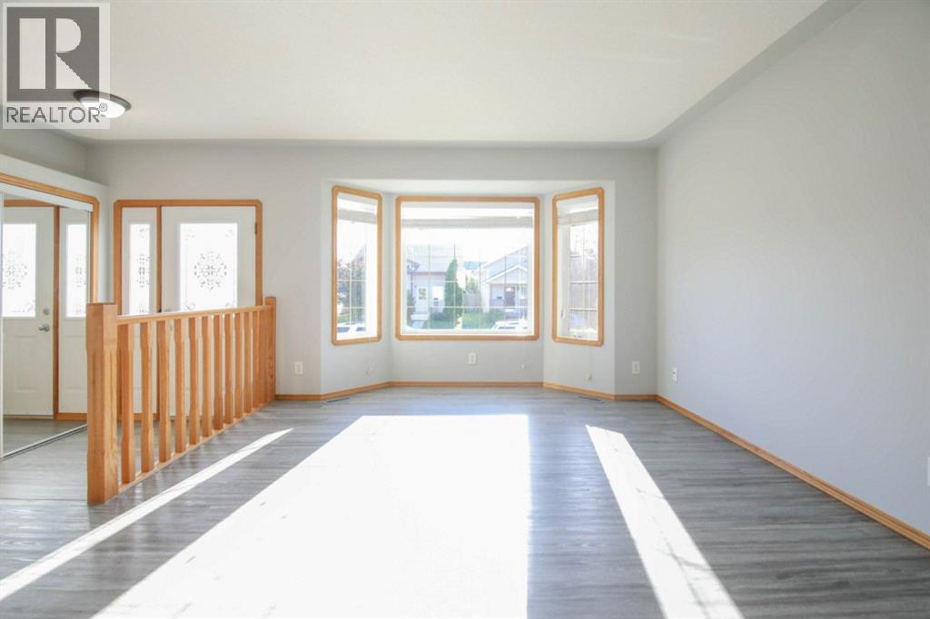 33 Duckering Close, Red Deer, Alberta  T4R 2Z3 - Photo 5 - A2284742