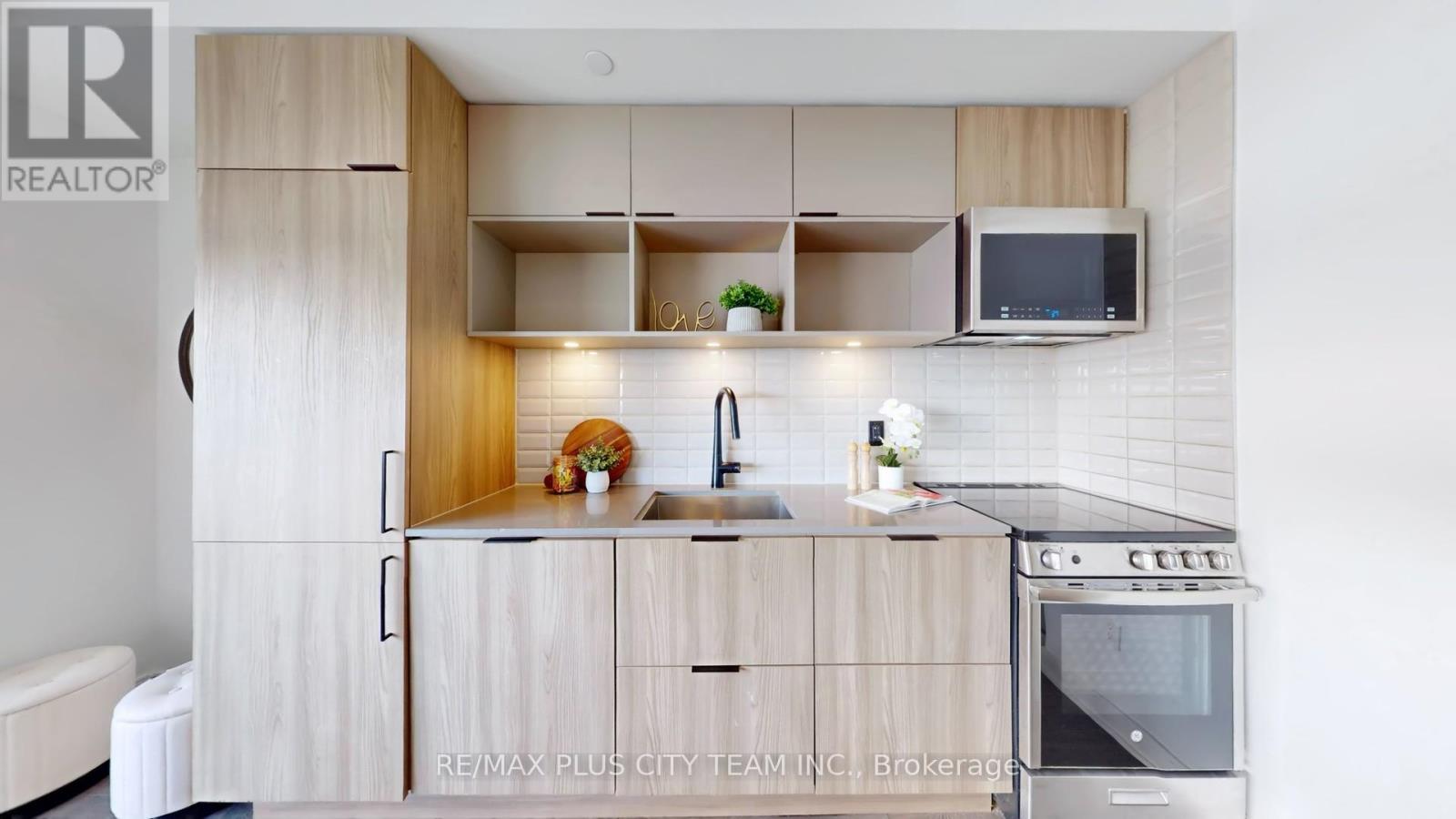 405 - 60 Tannery Road, Toronto, Ontario  M5A 0S8 - Photo 8 - C12775490