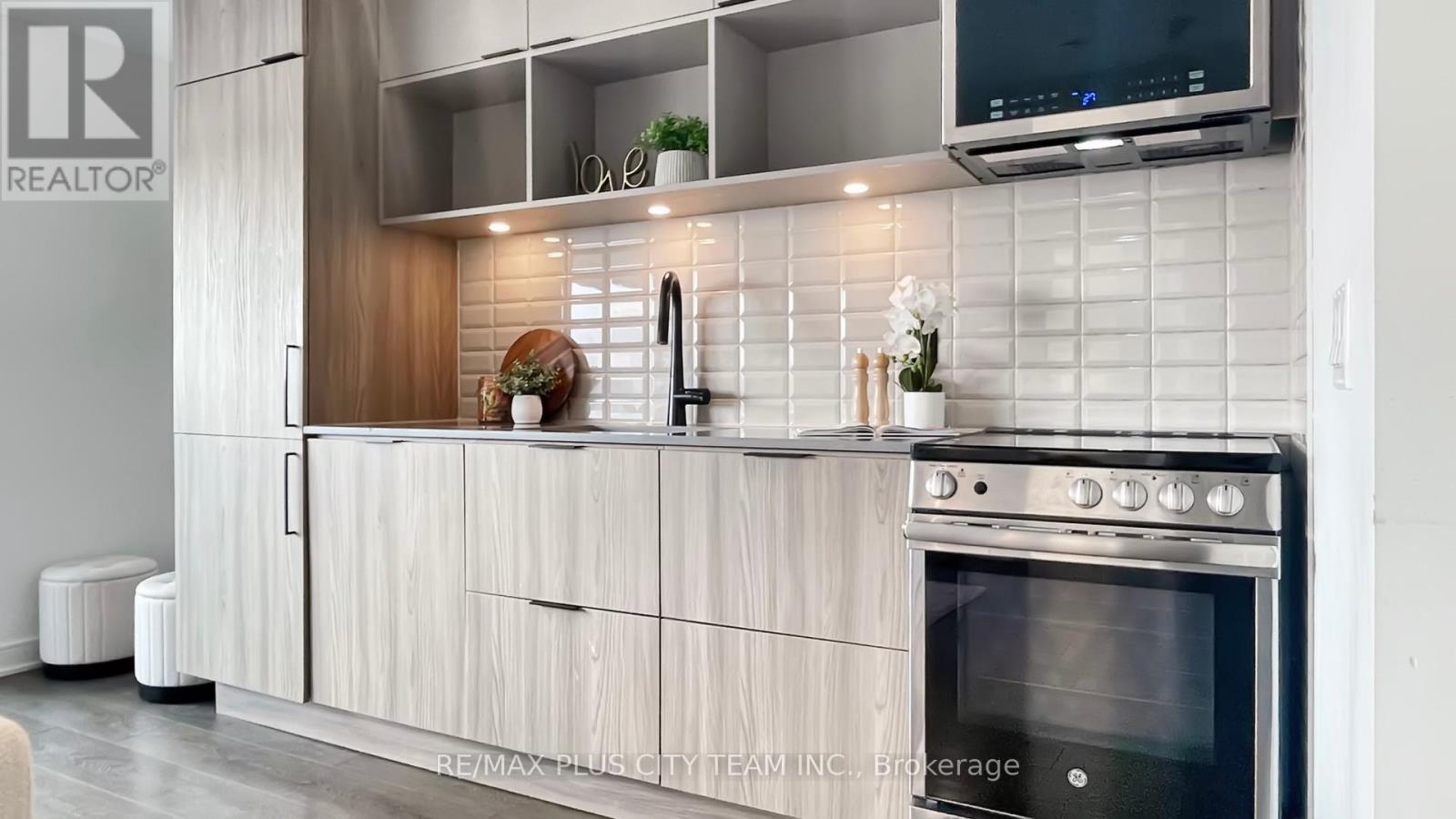 405 - 60 Tannery Road, Toronto, Ontario  M5A 0S8 - Photo 9 - C12775490