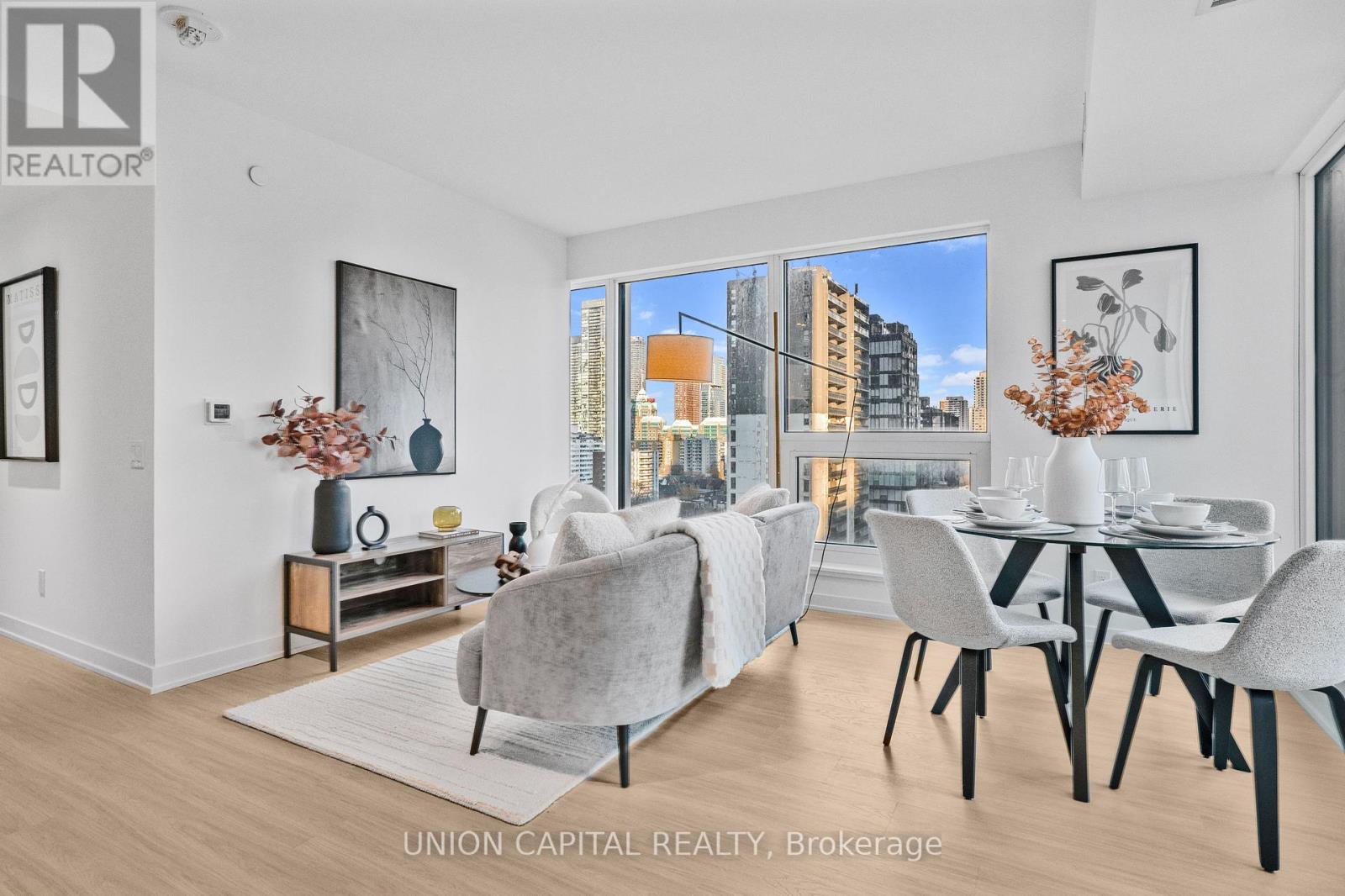 1509 - 8 Wellesley Street W, Toronto, Ontario  M4Y 0J5 - Photo 4 - C12775510