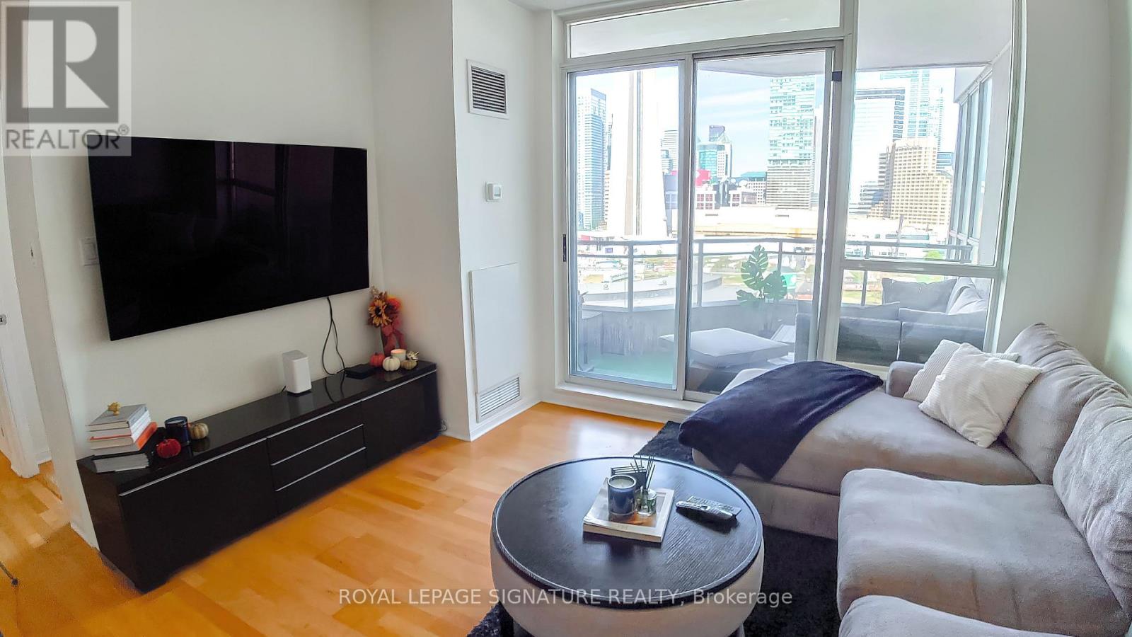 1726 - 230 Queens Quay W, Toronto, Ontario  M5J 2Y7 - Photo 5 - C12775552