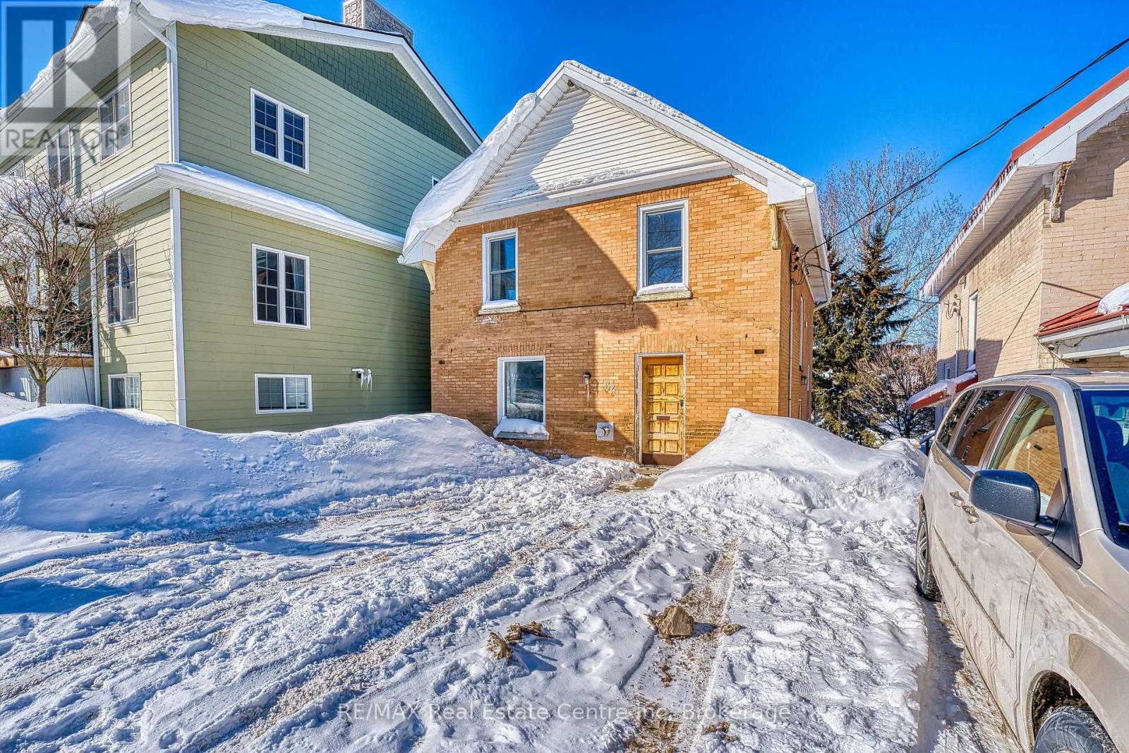 34 Wellington Street, Mapleton, Ontario  N0G 1P0 - Photo 2 - X12774534