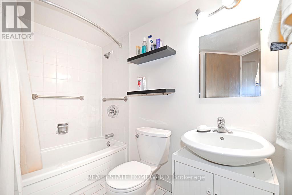 204 - 15 Maitland Place, Toronto, Ontario  M4Y 2X3 - Photo 15 - C12766674