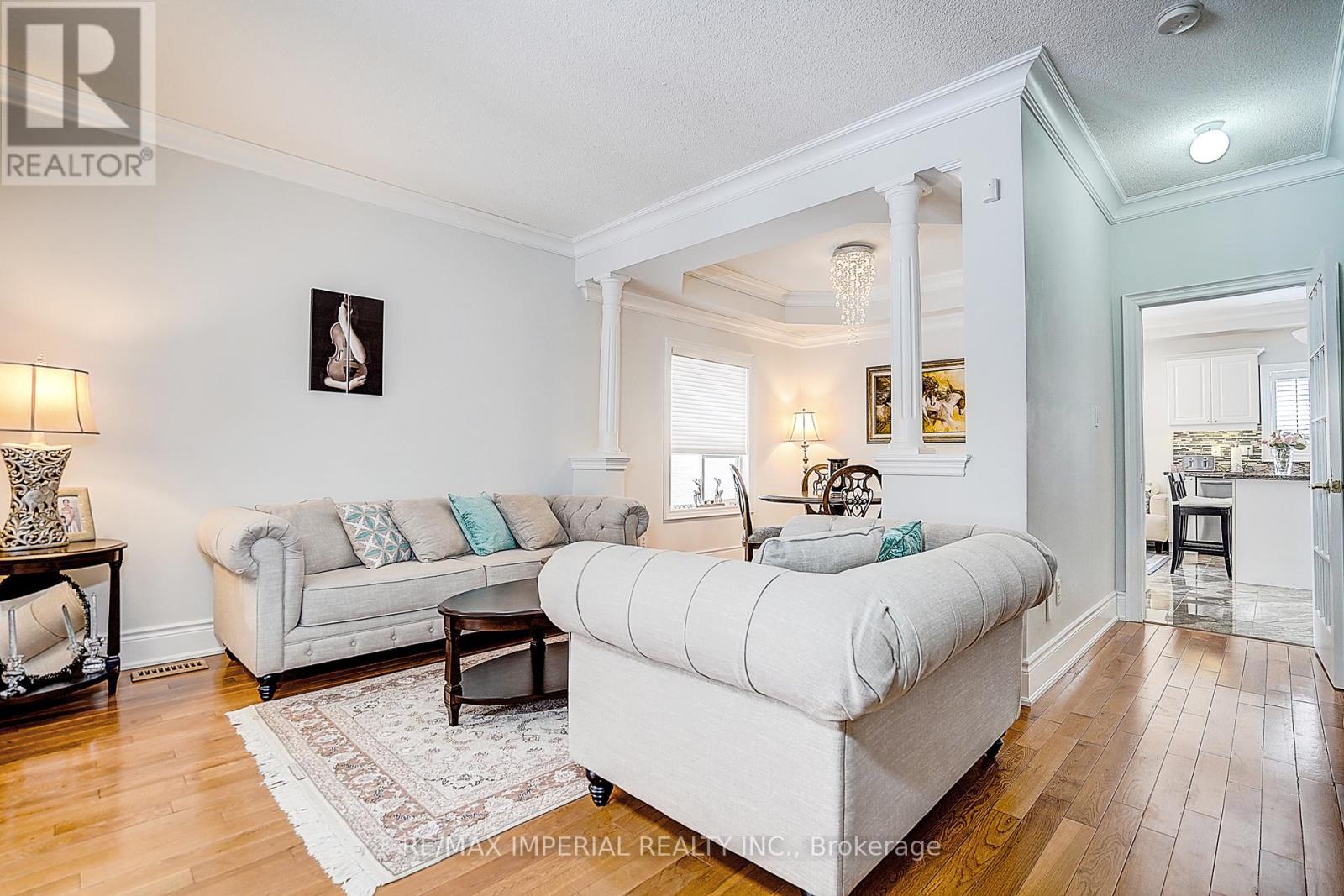 42 English Oak Drive, Richmond Hill, Ontario  L4E 3W2 - Photo 5 - N12775556