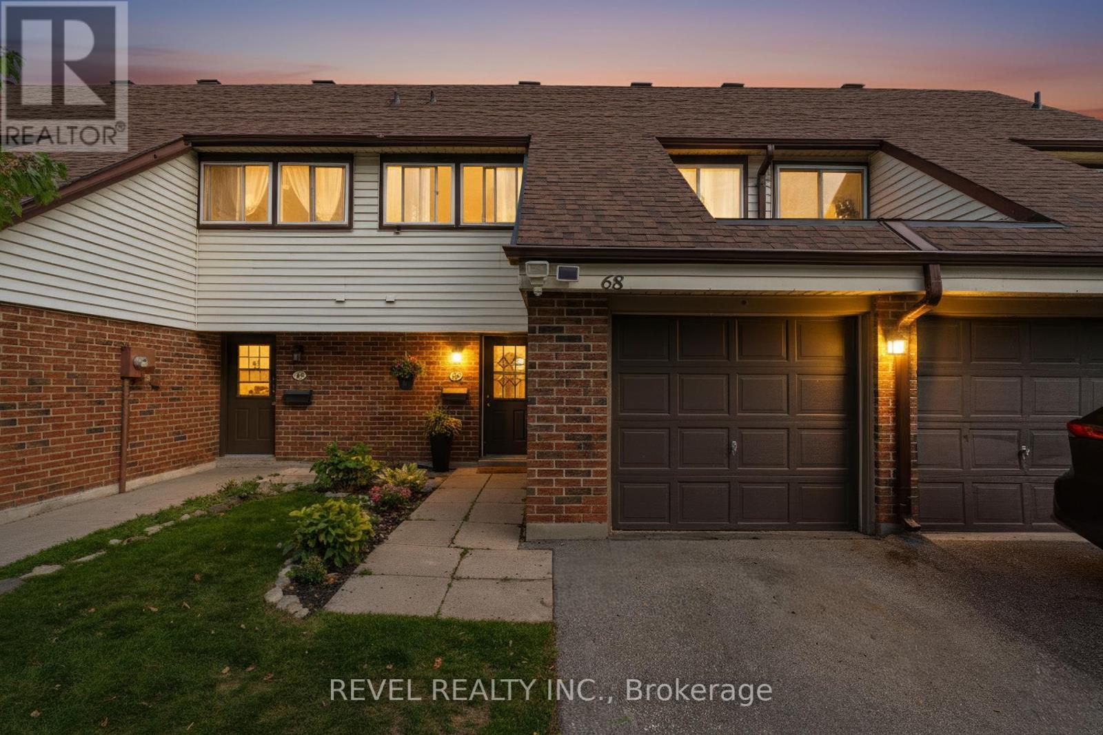 Queen's Park Row / Townhouse for sale: 3 bedroom 1,000 sq.ft. (Listed 2026-03-19)