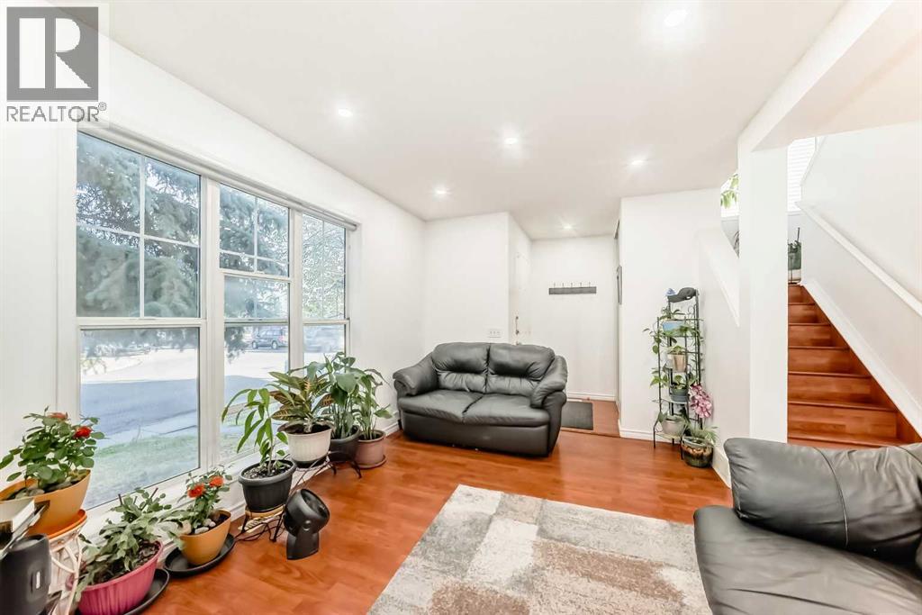 79 Hidden Crescent Nw, Calgary, Alberta  T3A 5L4 - Photo 4 - A2261924
