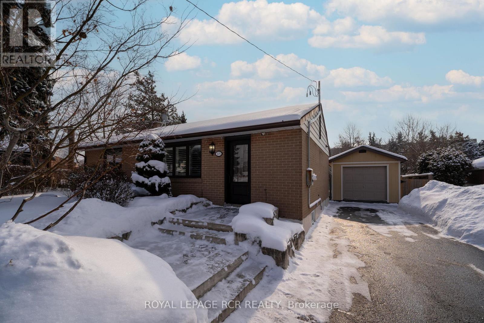 205 Martha Crescent, Caledon, Ontario  L7E 4X2 - Photo 5 - W12775514