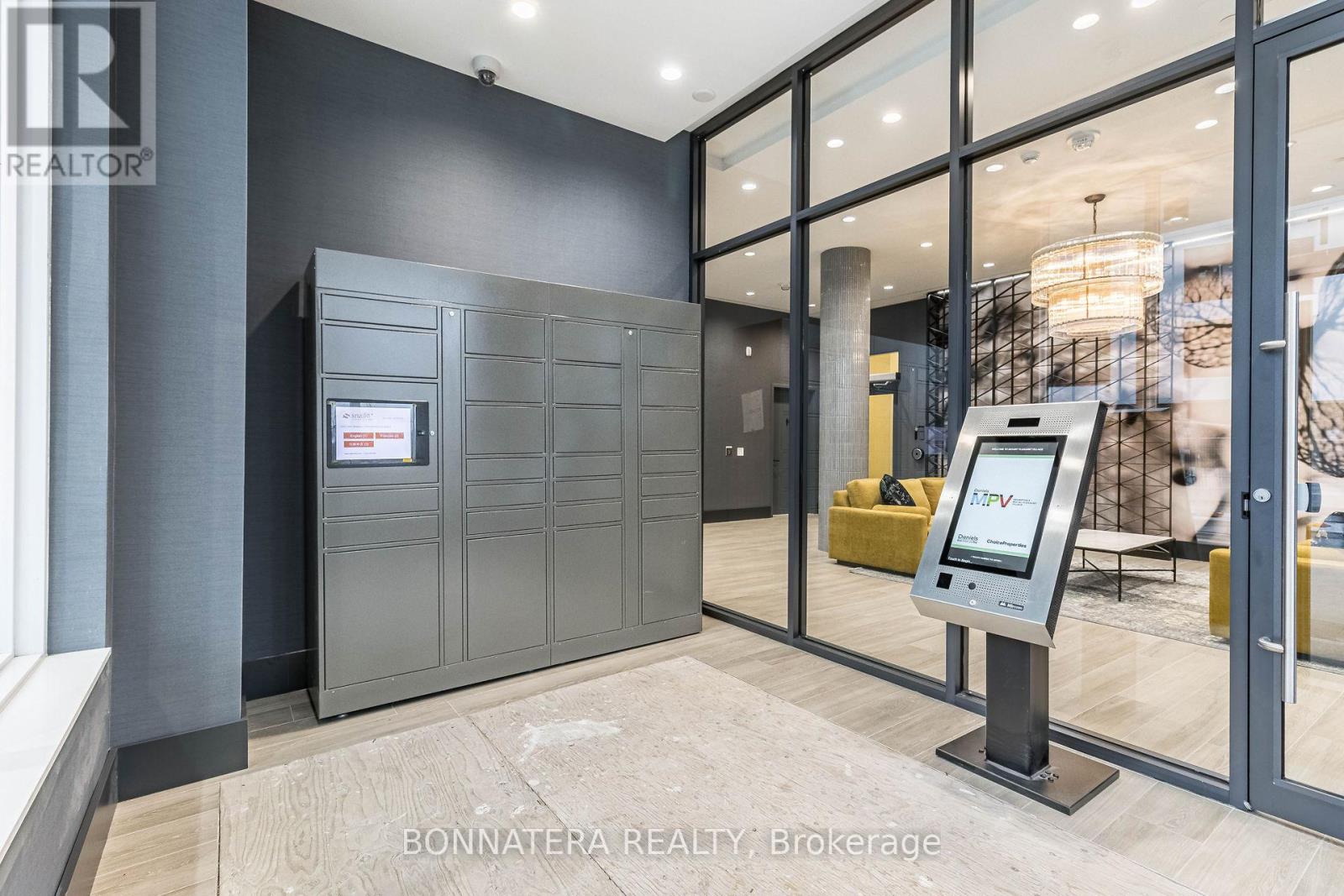 414 - 10 Lagerfeld Drive, Brampton, Ontario  L7A 0H8 - Photo 5 - W12775518