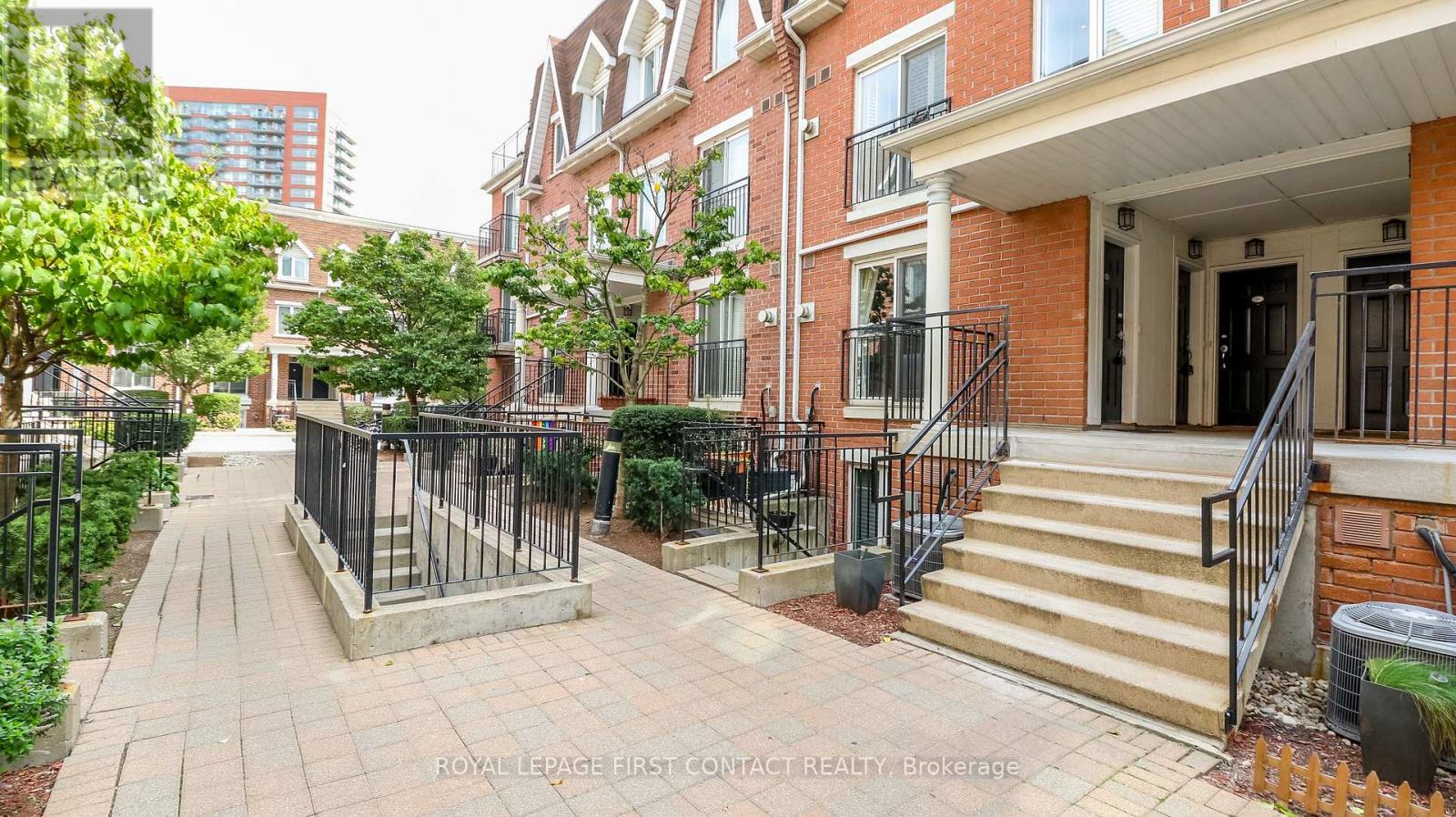 719 - 10 Laidlaw Street, Toronto, Ontario  M6K 1X2 - Photo 2 - W12775562