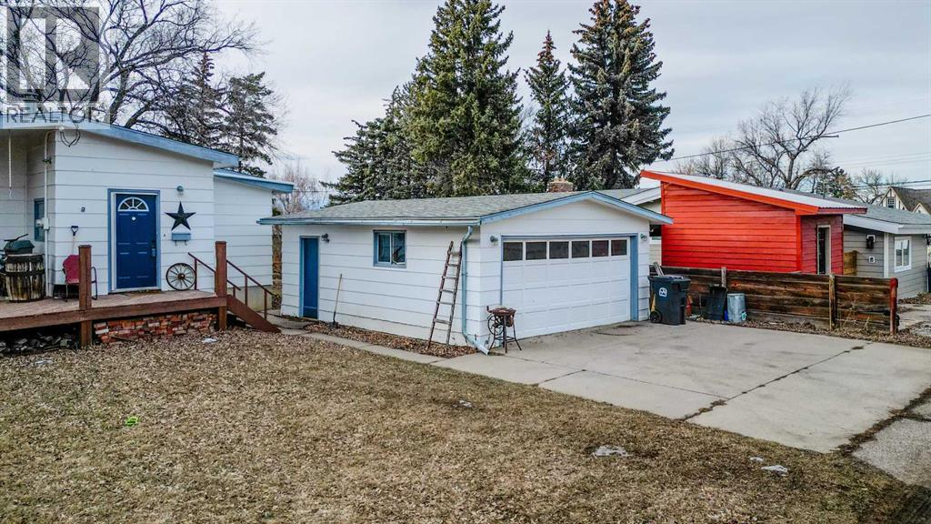 95 N 250 W, Raymond, Alberta  T0K 2S0 - Photo 3 - A2282993