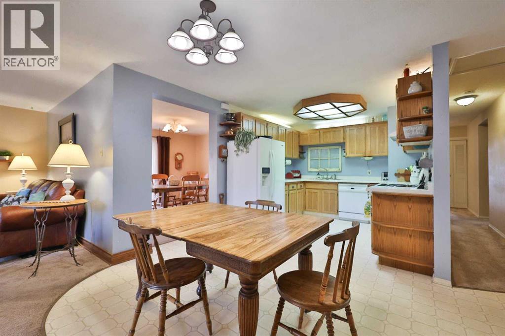 95 N 250 W, Raymond, Alberta  T0K 2S0 - Photo 24 - A2282993