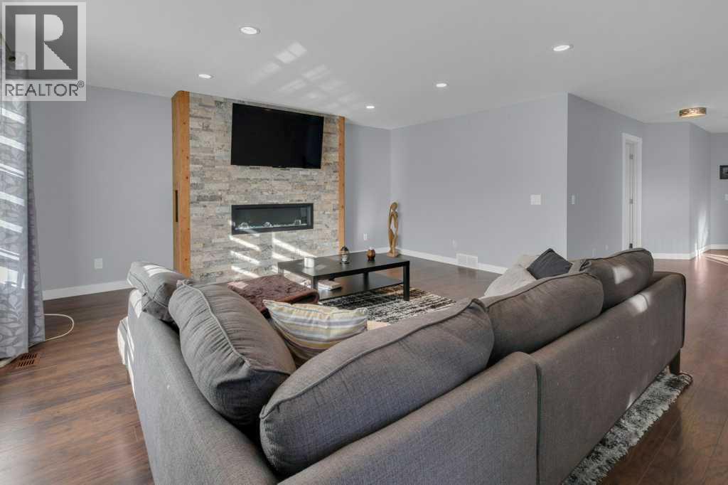 10832 Valley Springs Road Nw, Calgary, Alberta  T3B 5R2 - Photo 7 - A2282530