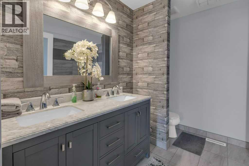 10832 Valley Springs Road Nw, Calgary, Alberta  T3B 5R2 - Photo 12 - A2282530