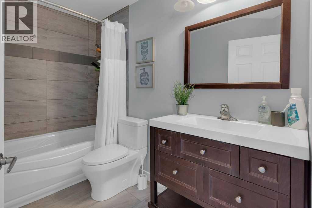 10832 Valley Springs Road Nw, Calgary, Alberta  T3B 5R2 - Photo 16 - A2282530