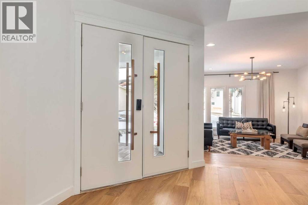 113 Straddock Terrace Sw, Calgary, Alberta  T3H 2T4 - Photo 2 - A2283301