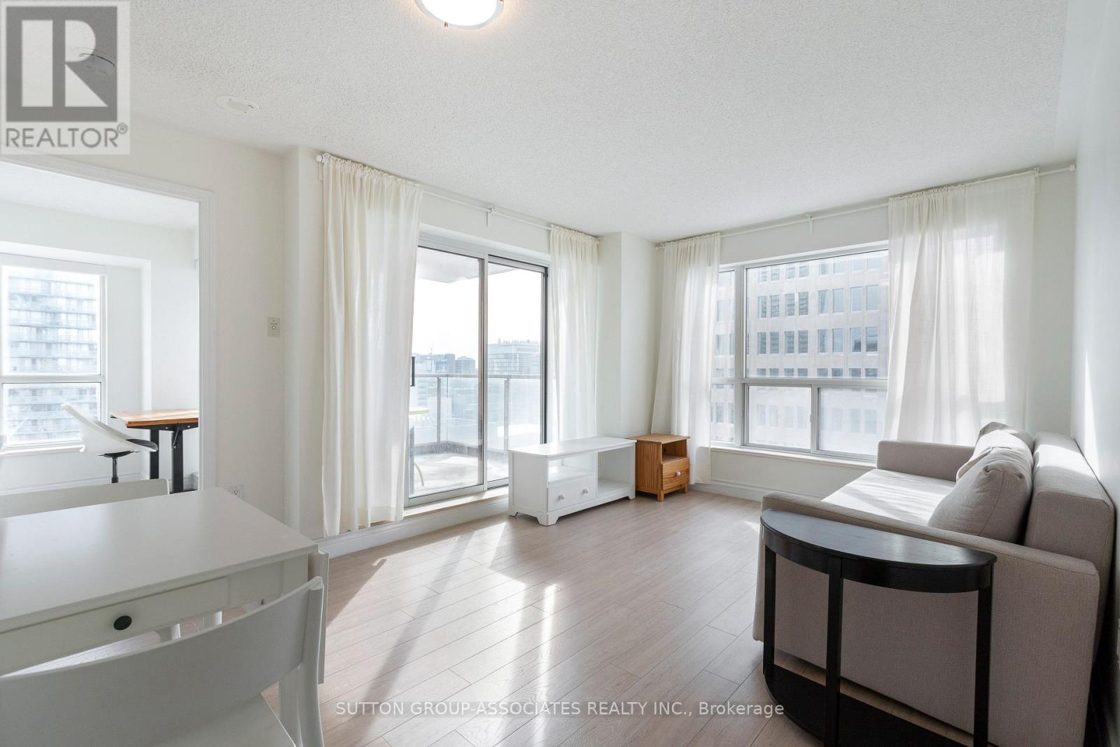 2505 - 909 BAY STREET, Toronto, Ontario