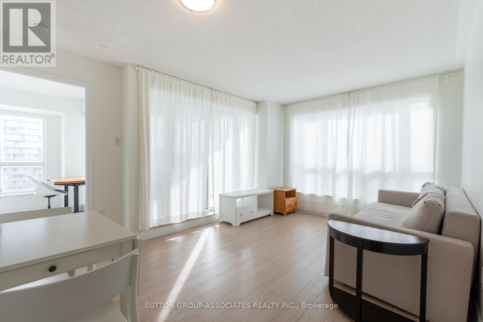 2505 - 909 Bay Street, Toronto (Bay Street Corridor), Ontario  M5S 3G2 - Photo 2 - C12743266