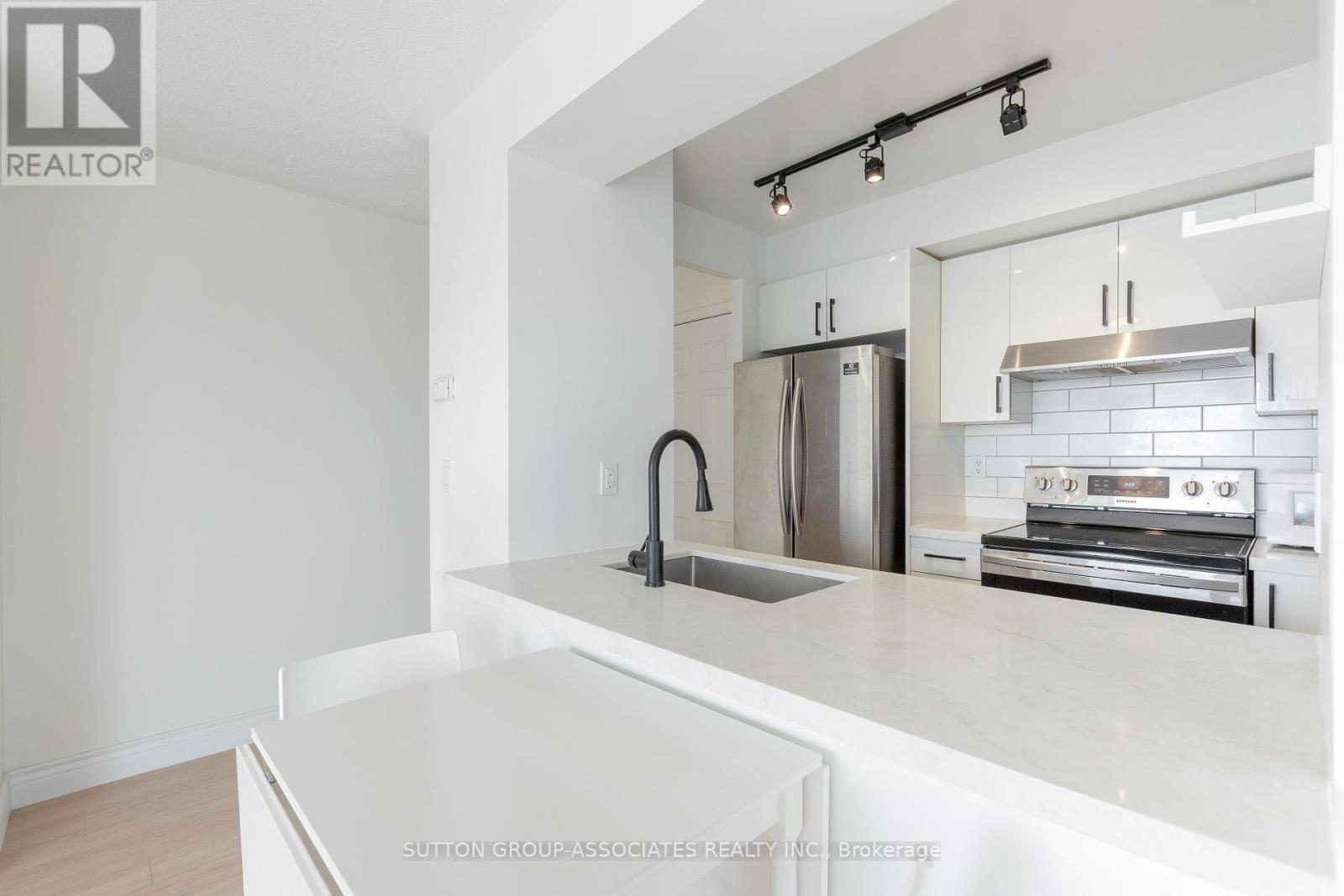 2505 - 909 Bay Street, Toronto (Bay Street Corridor), Ontario  M5S 3G2 - Photo 5 - C12743266