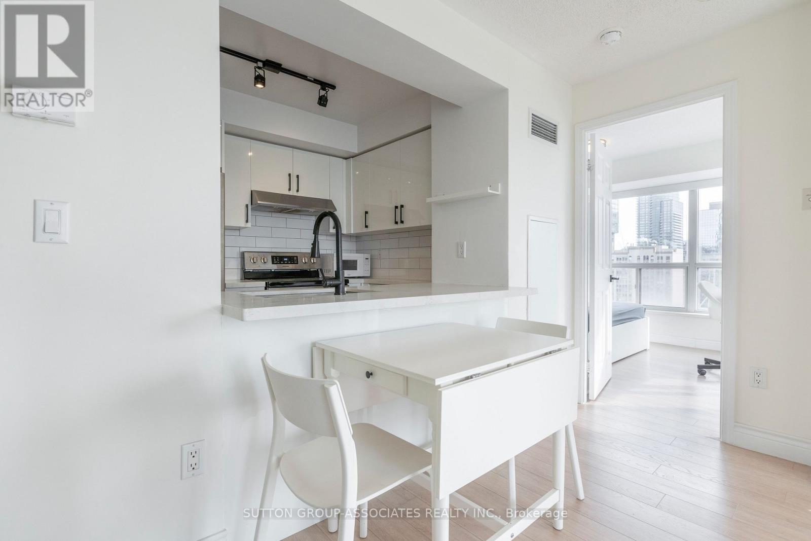 2505 - 909 Bay Street, Toronto (Bay Street Corridor), Ontario  M5S 3G2 - Photo 6 - C12743266