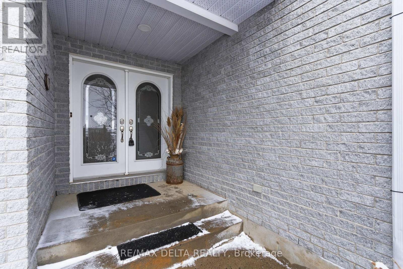 95 Lalande Crescent, Alfred And Plantagenet, Ontario  K0B 1A0 - Photo 3 - X12677082