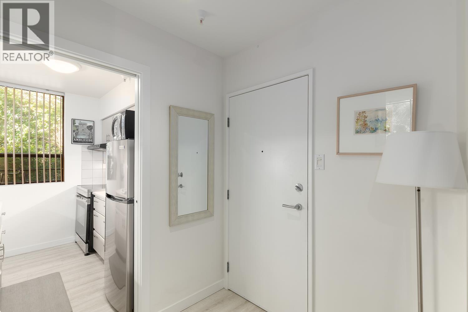 101 1737 Duchess Avenue, West Vancouver, British Columbia  V7V 1P8 - Photo 2 - R3080656