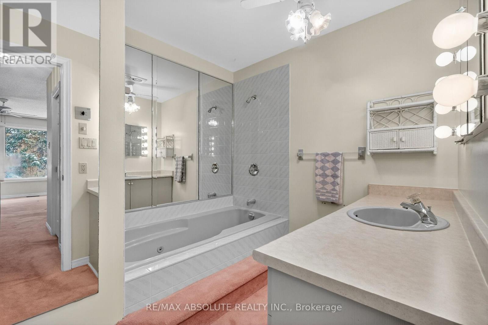 18 Pine Needles Court, Ottawa, Ontario  K2S 1G5 - Photo 32 - X12775692