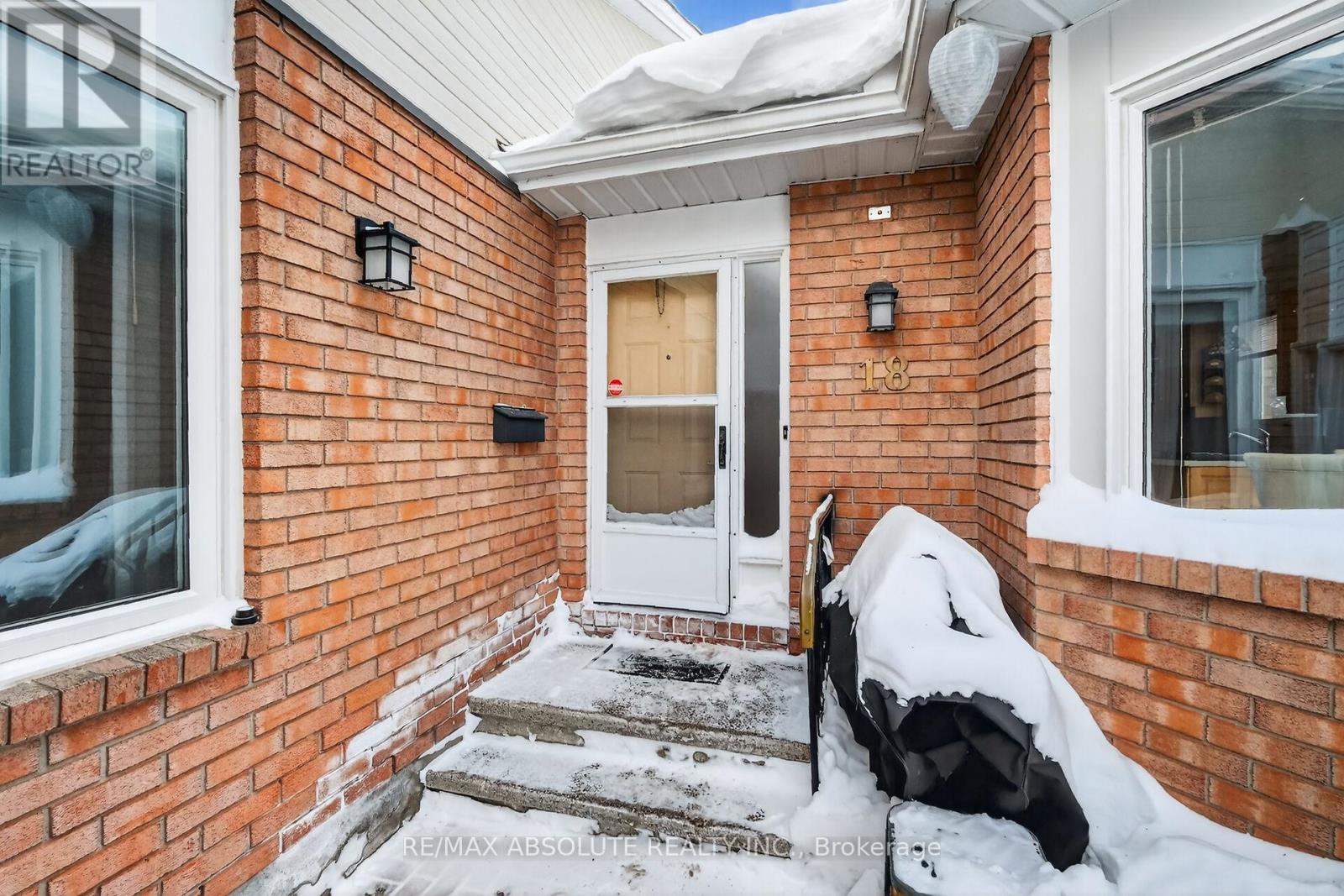 18 Pine Needles Court, Ottawa, Ontario  K2S 1G5 - Photo 4 - X12775692