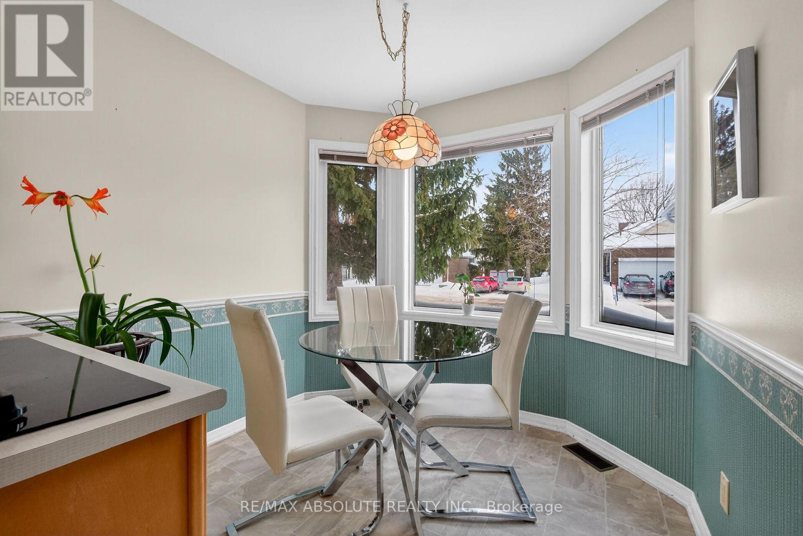 18 Pine Needles Court, Ottawa, Ontario  K2S 1G5 - Photo 8 - X12775692