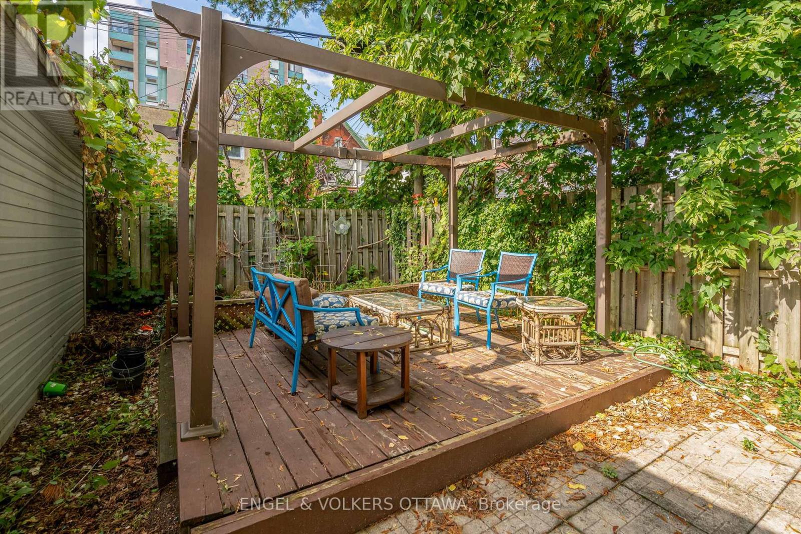 A & B - 116 Cambridge Street N, Ottawa, Ontario  K1R 7A7 - Photo 12 - X12775776