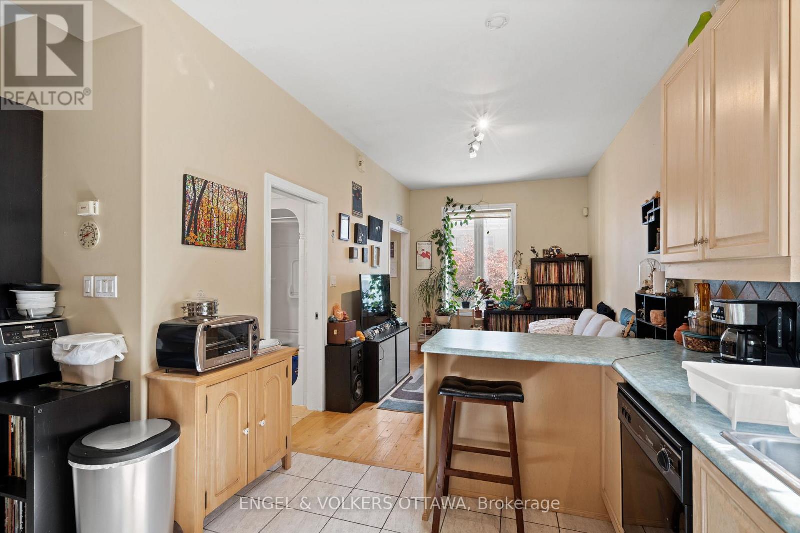 A & B - 116 Cambridge Street N, Ottawa, Ontario  K1R 7A7 - Photo 4 - X12775776