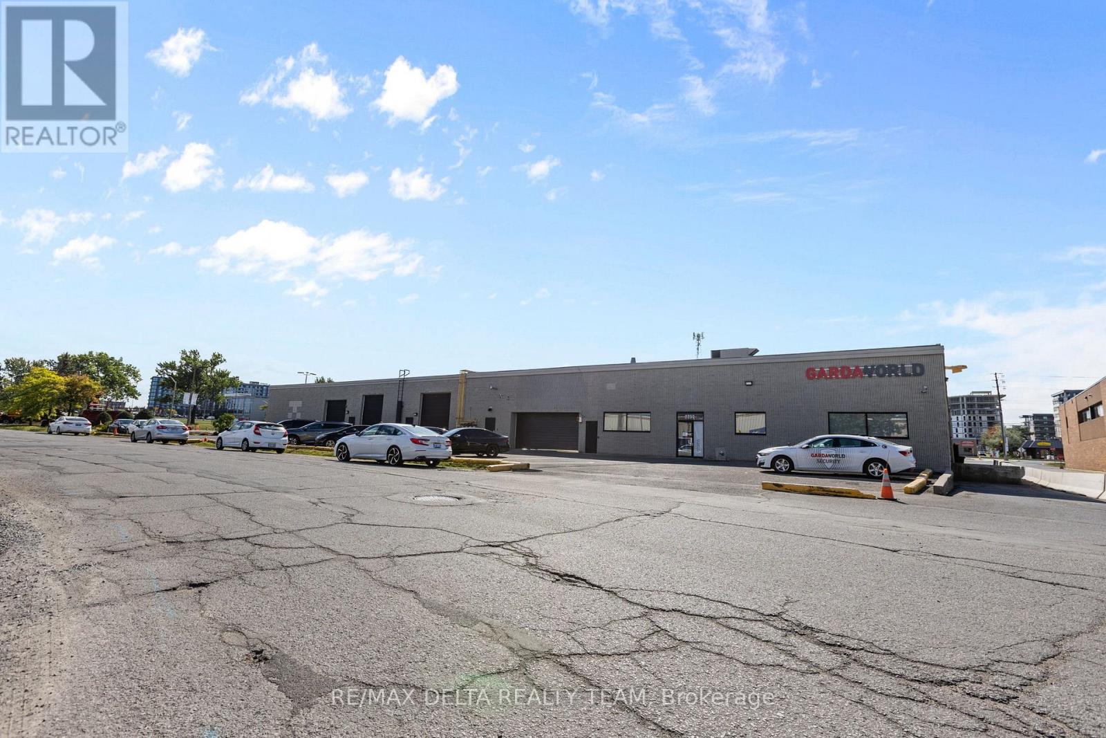 2250 GLADWIN CRESCENT, Ottawa, Ontario