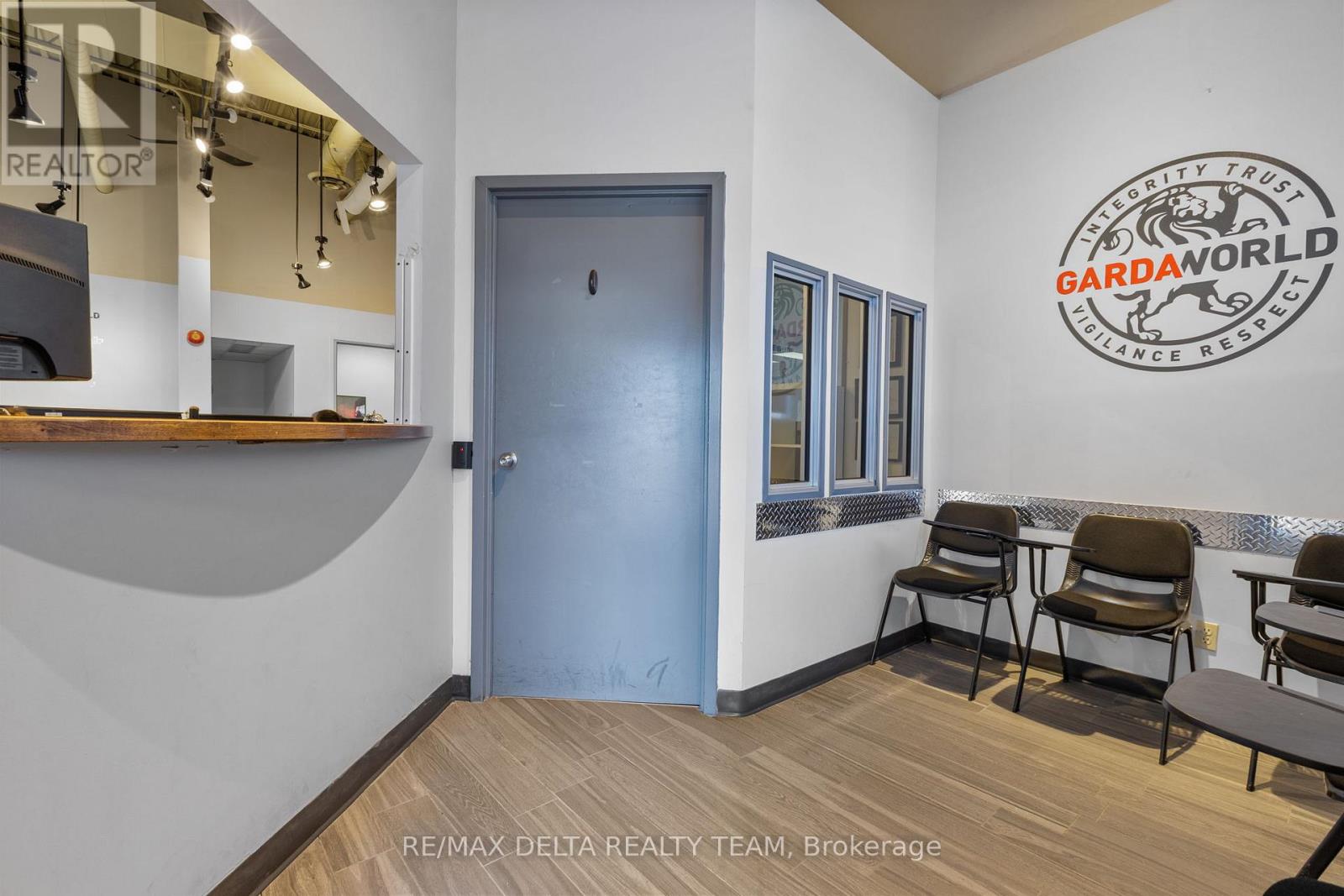 2250 Gladwin Crescent, Ottawa, Ontario  K1G 3V4 - Photo 3 - X12775782