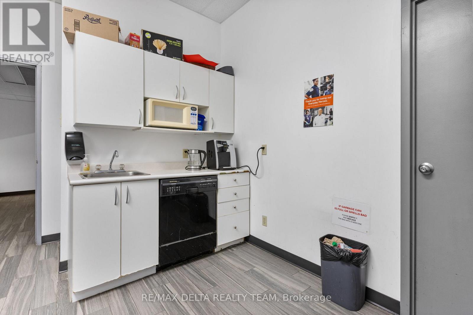 2250 Gladwin Crescent, Ottawa, Ontario  K1G 3V4 - Photo 4 - X12775782