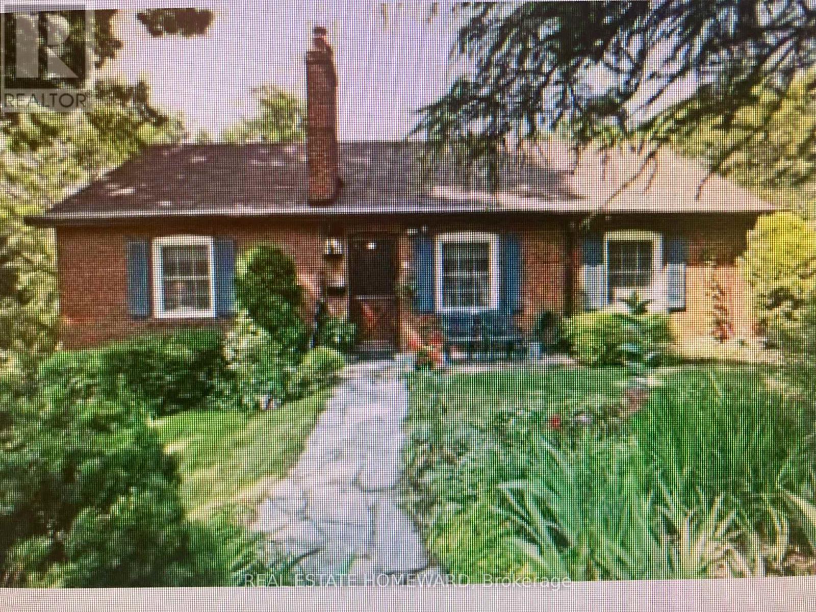 34 WOOD GLEN ROAD, Toronto, Ontario