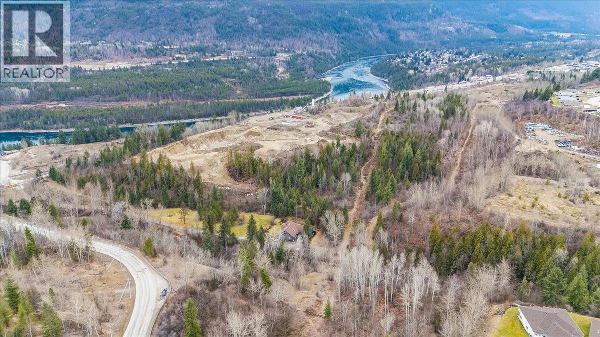 1220 37th Street, Castlegar, British Columbia  V1N 3N1 - Photo 3 - 10375216